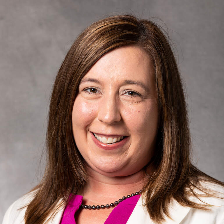 Lindsay Schipper headshot